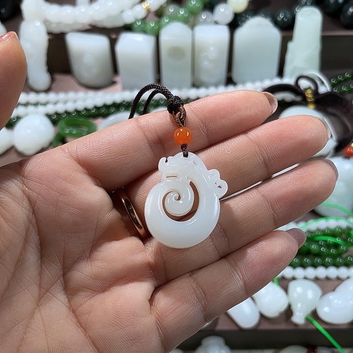 和田玉（白玉）未镶嵌颈饰饼**琪