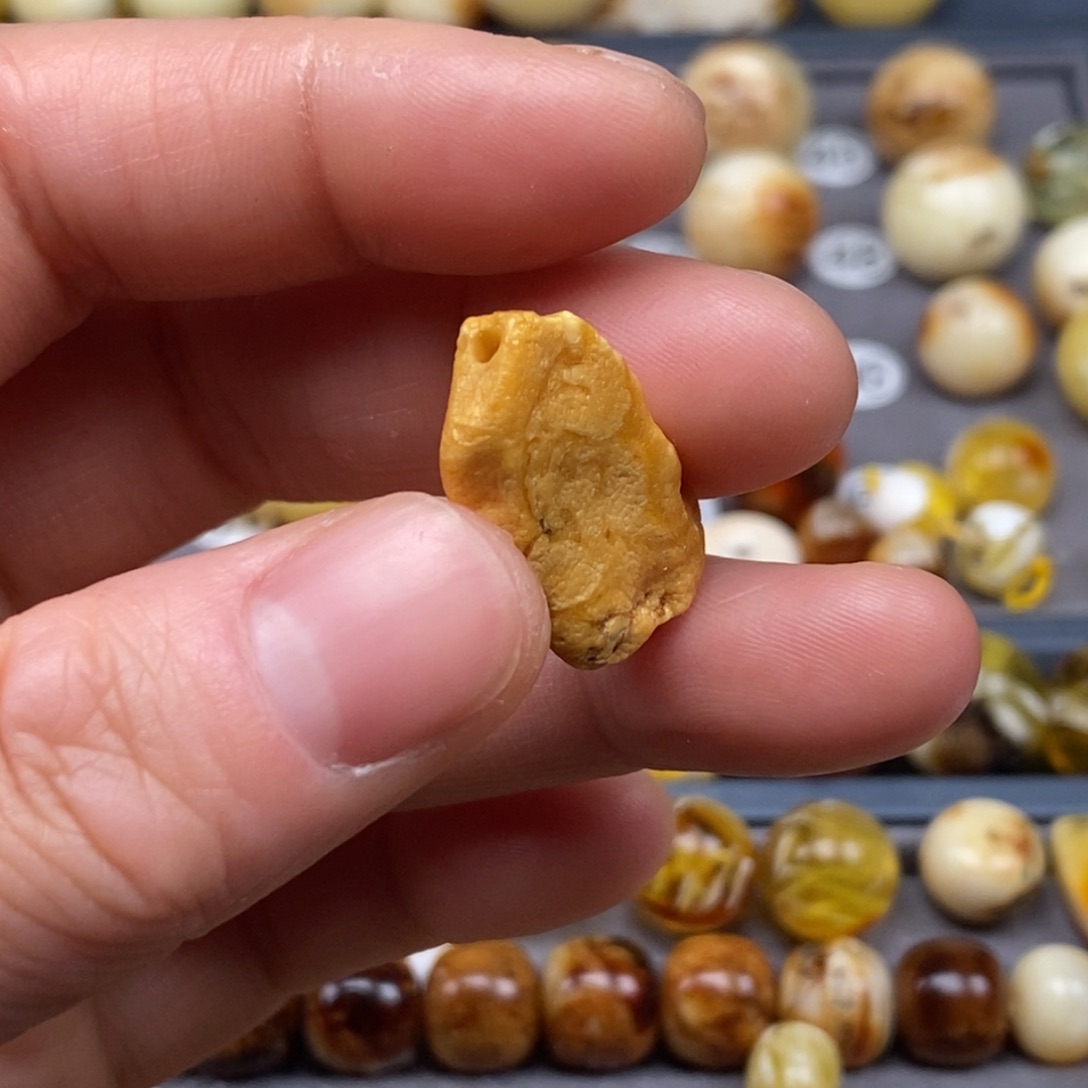 蜜蜡珠宝奇石未镶嵌