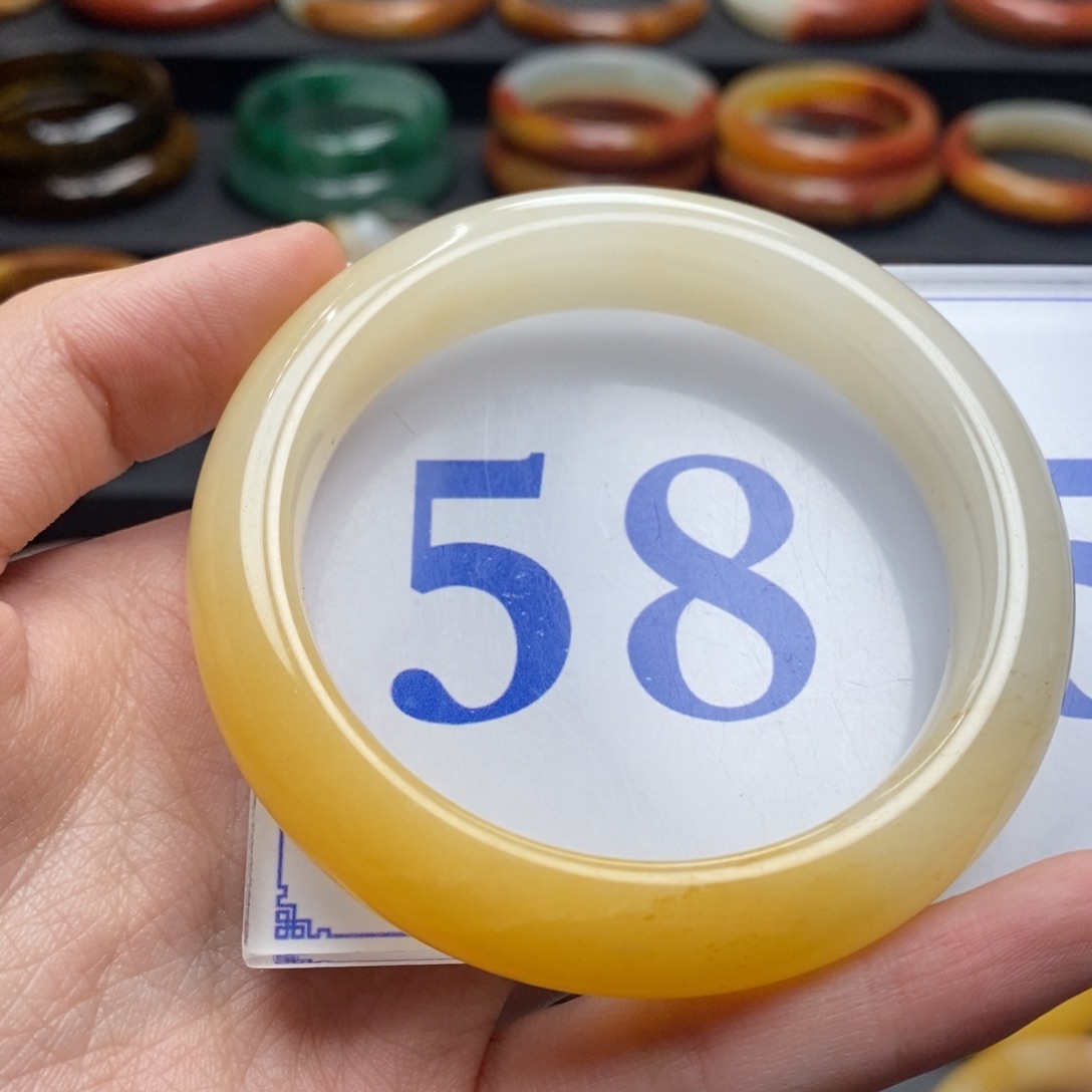 石英质玉（黄龙玉）手镯未镶嵌