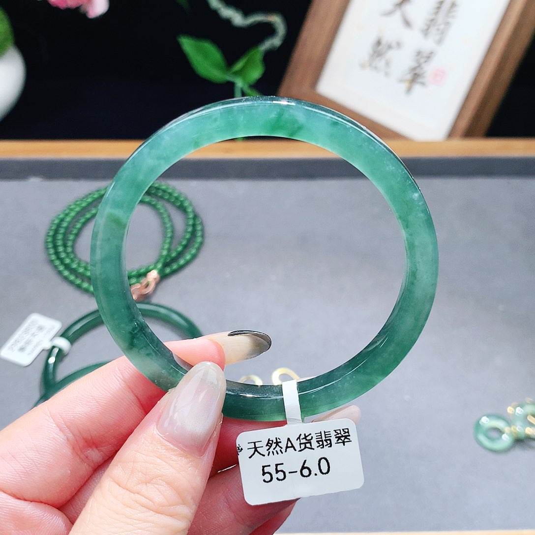 翡翠手镯（圆镯）未镶嵌