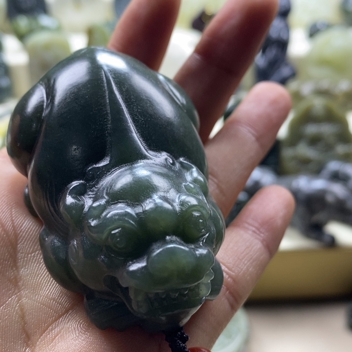 和田玉颈饰未镶嵌前**锦