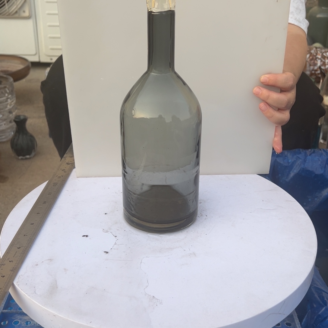 透烟灰色小口琉璃花瓶高度32微瑕