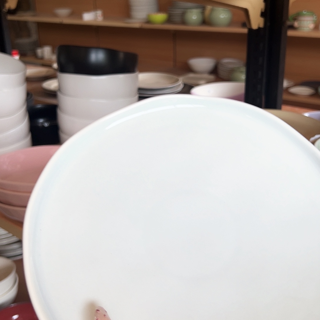 新骨瓷075微瑕浅蓝色锤纹8寸碧波异形高边盘