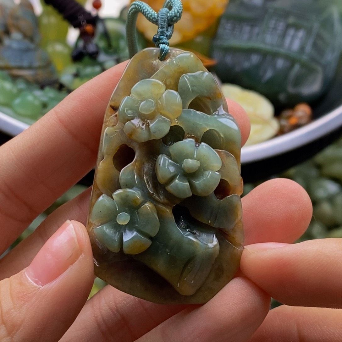 蛇纹石玉颈饰未镶嵌