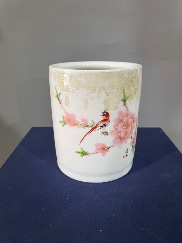 景德镇粉彩水点桃花陶瓷笔筒