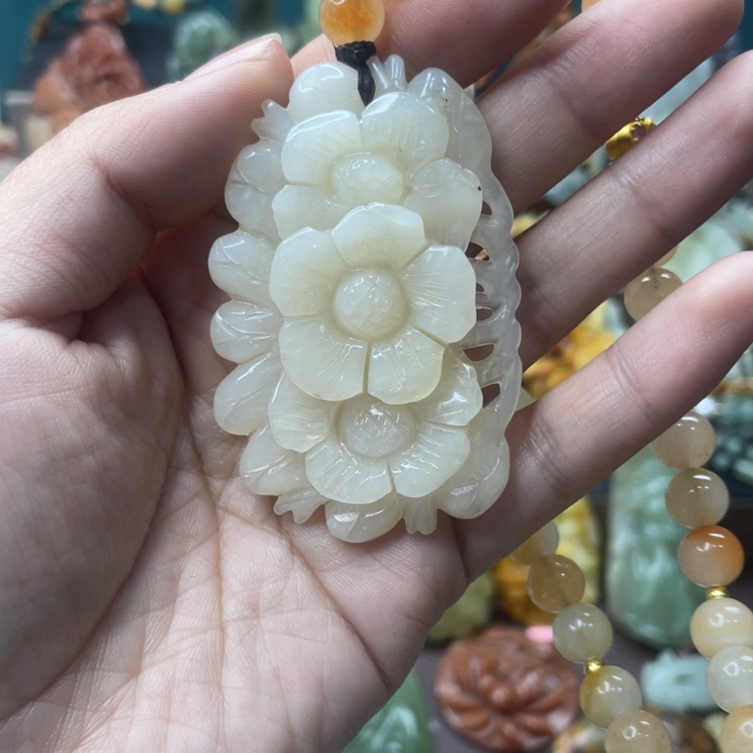 蛇纹石玉未镶嵌颈饰