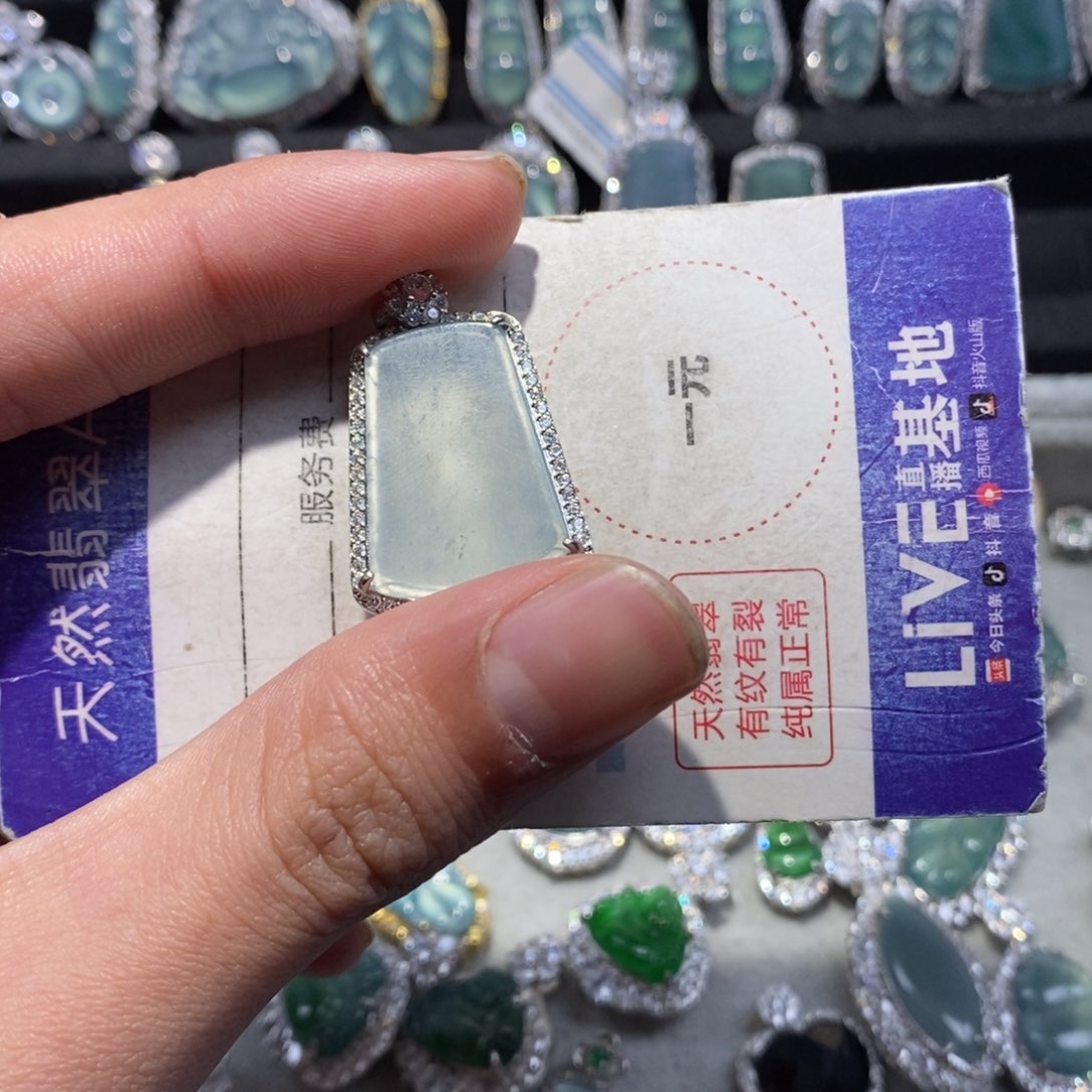 翡翠颈饰未镶嵌翡翠