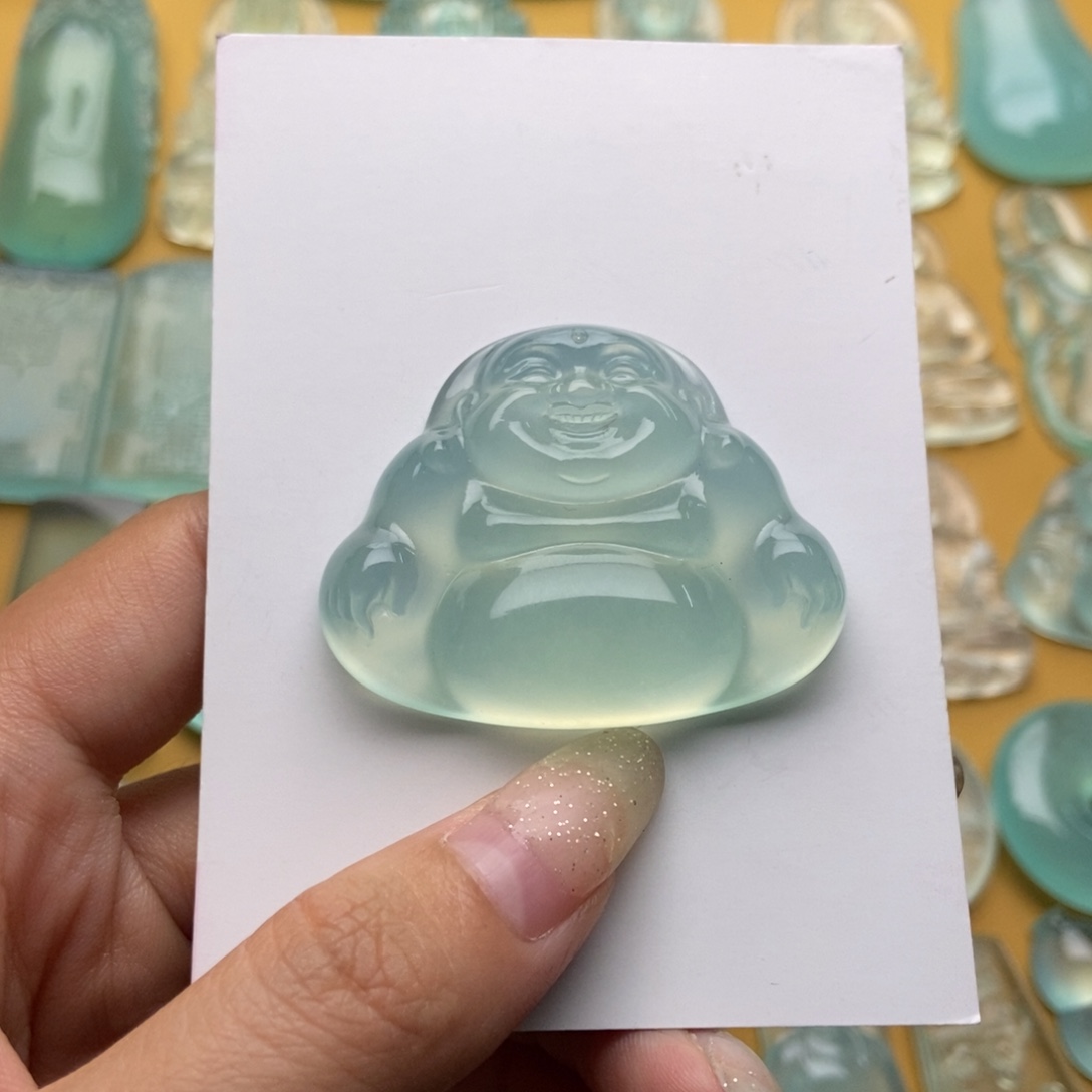 蛇纹石玉未镶嵌颈饰佛