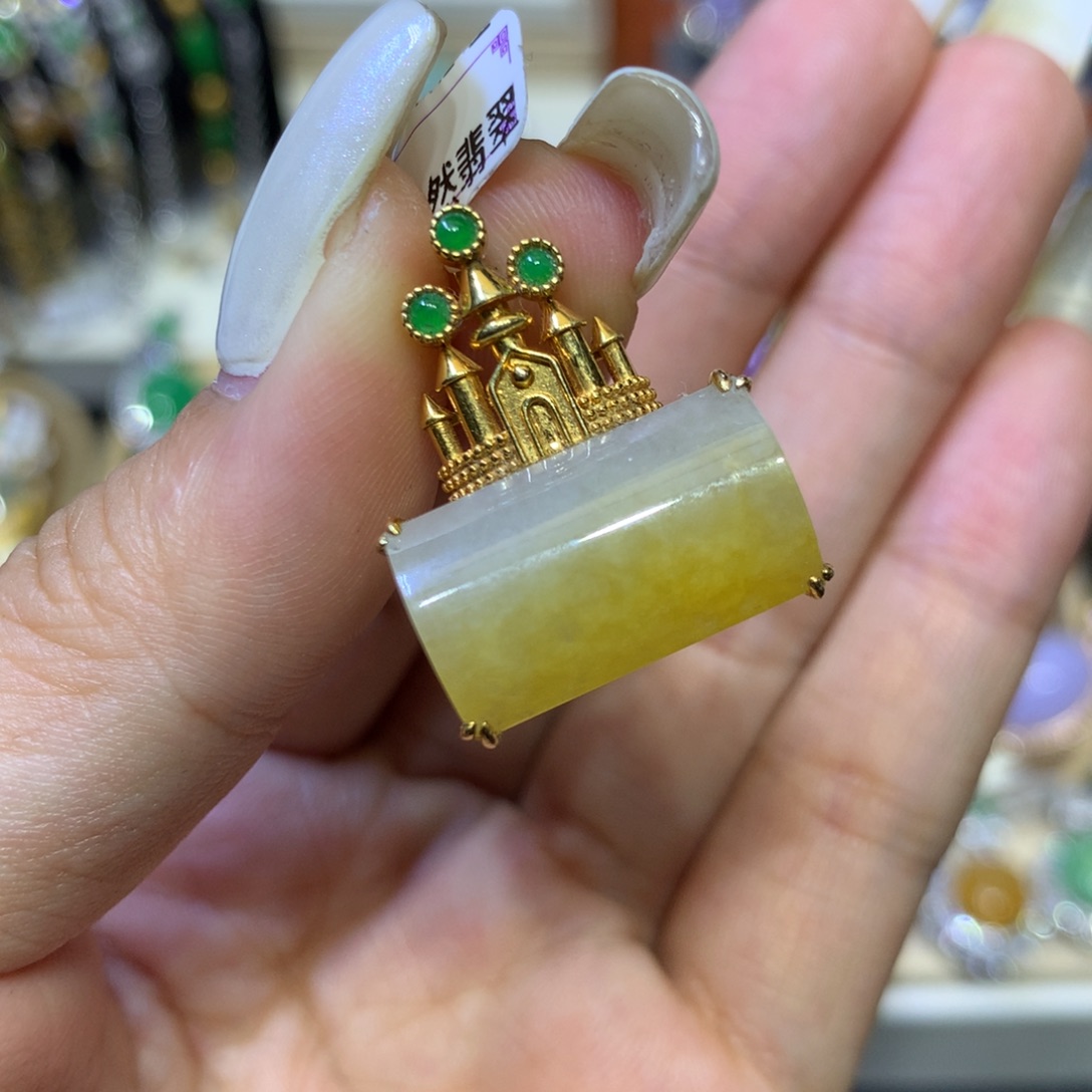 翡翠18K金镶嵌颈饰