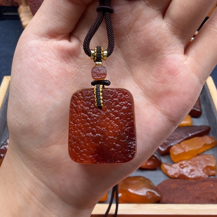 蜜蜡未镶嵌吊坠(赠链)