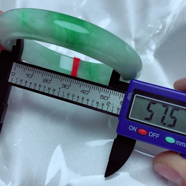 翡翠手镯未镶嵌a货