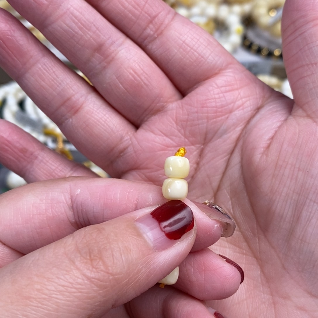 琥珀裸石未镶嵌阿尔卑斯奶白对珠65