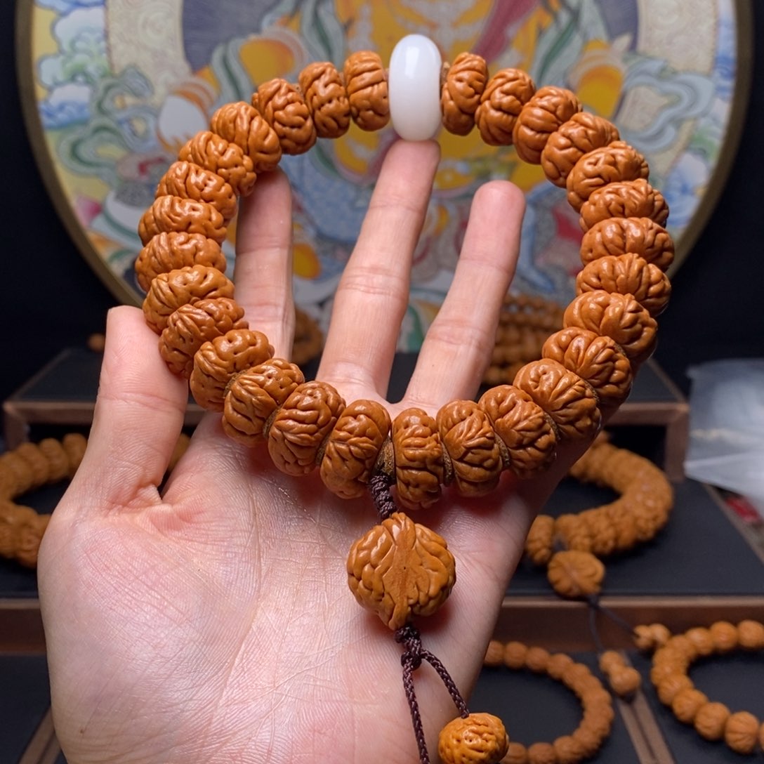 手串桃核龙纹桃核白玉龙