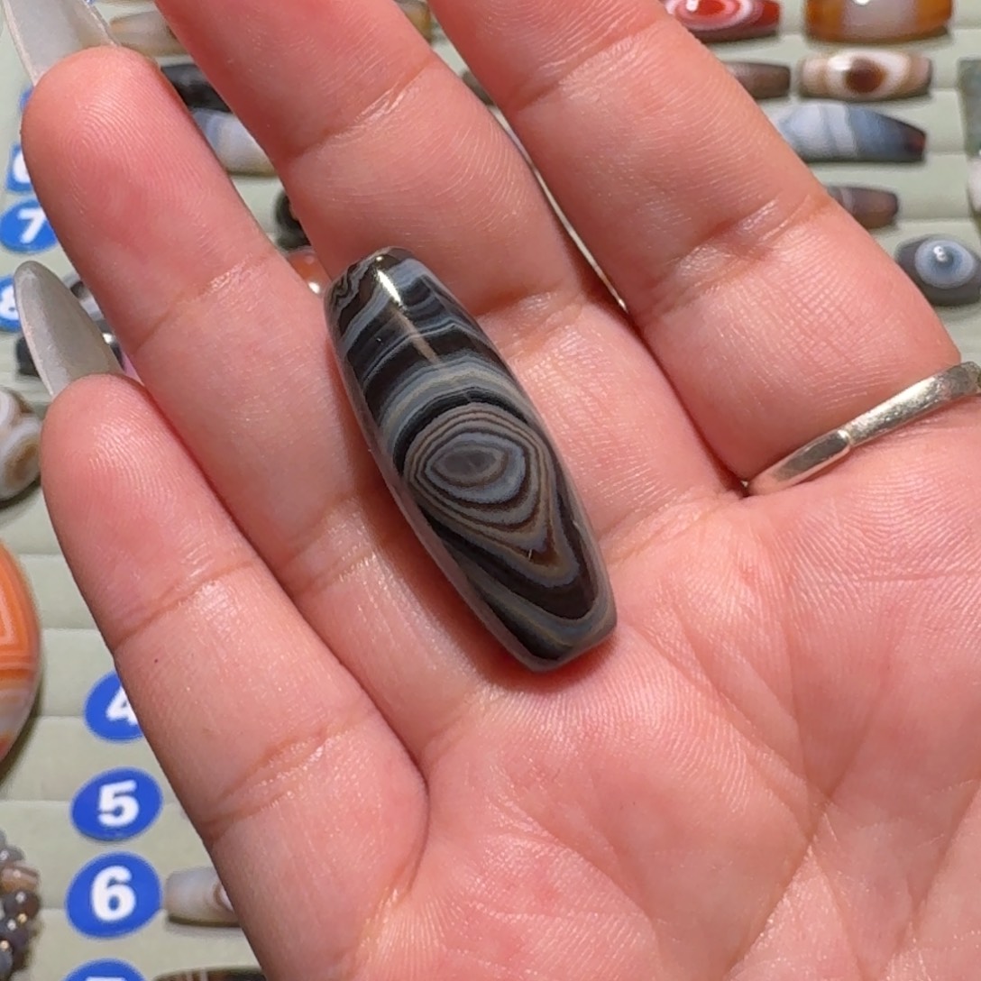 R***l玛瑙/玉髓未镶嵌珠宝半成品