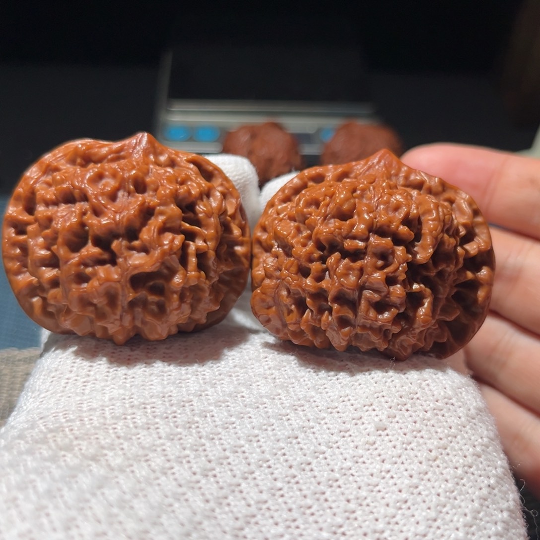 48麒麟纹大官帽核桃