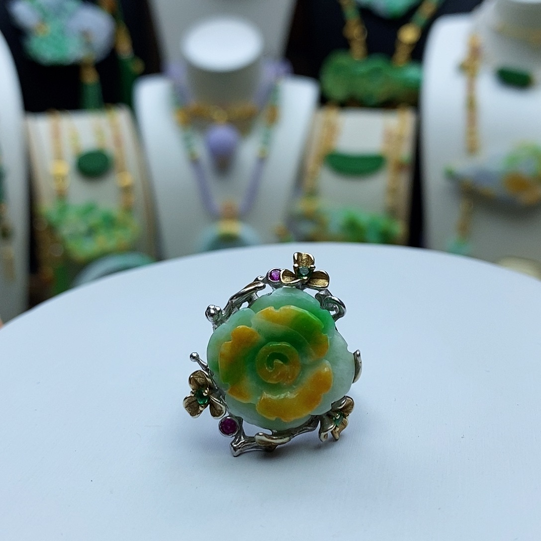 翡翠戒指未镶嵌天然