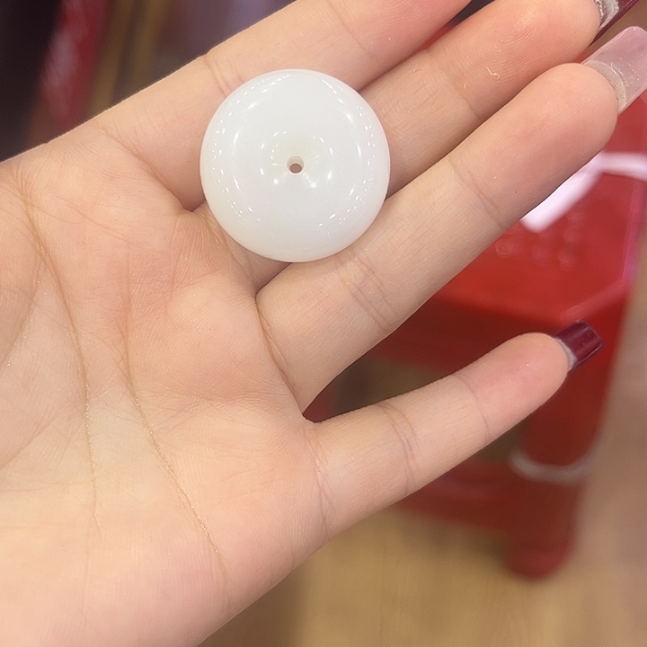 小***九和田玉未镶嵌颈饰和田玉平安扣
