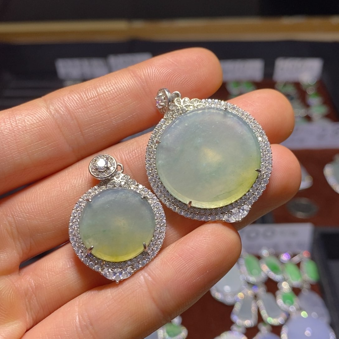 翡翠颈饰银S925镶嵌中****司