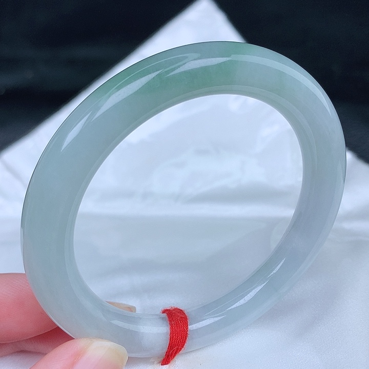 未镶嵌手镯（圆镯）翡翠天然