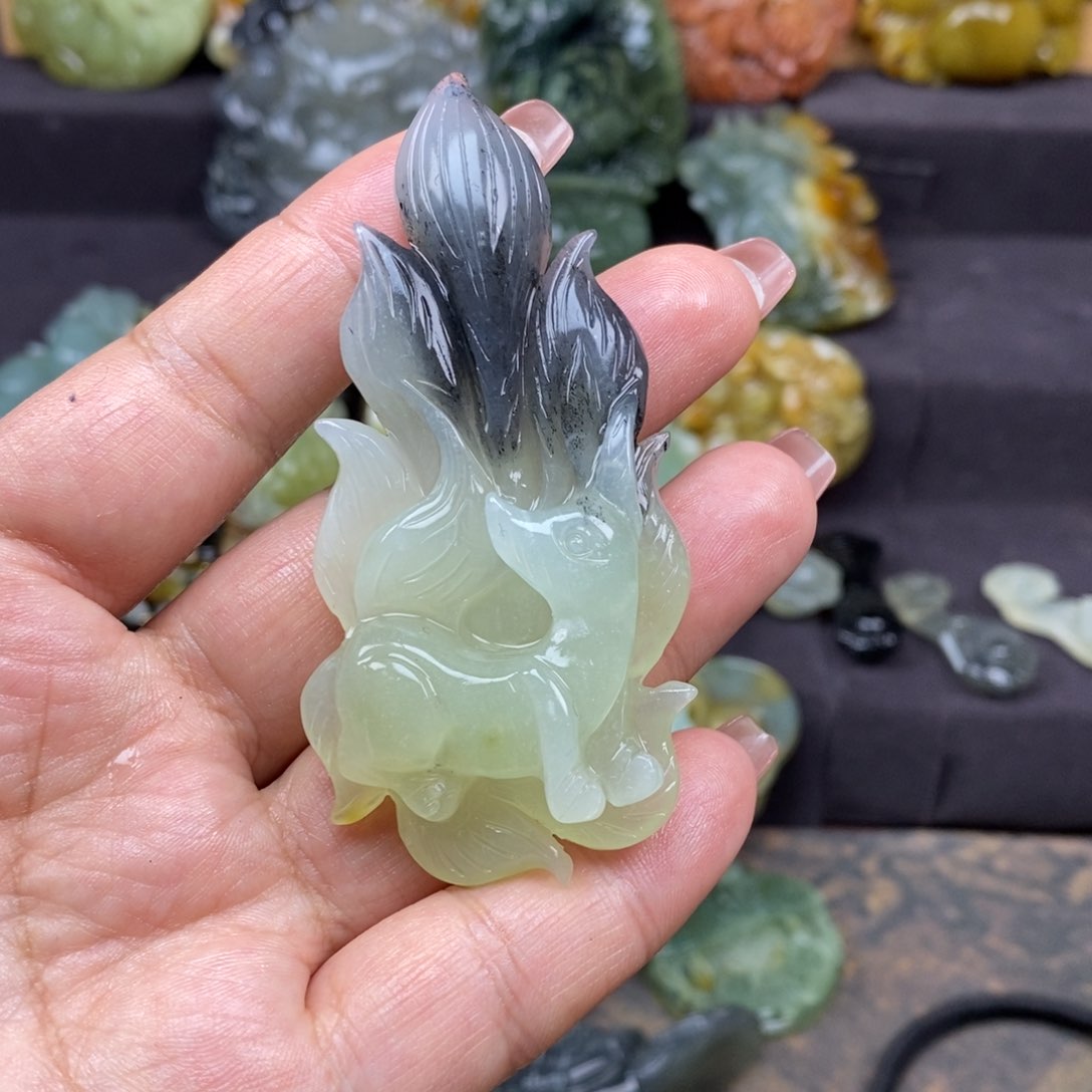 蛇纹石玉颈饰未镶嵌