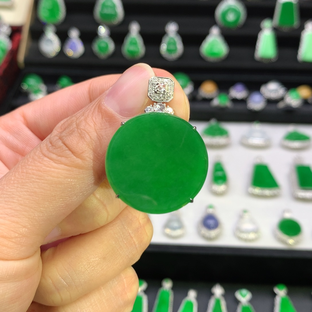 翡翠吊坠(不含链)18K金镶嵌