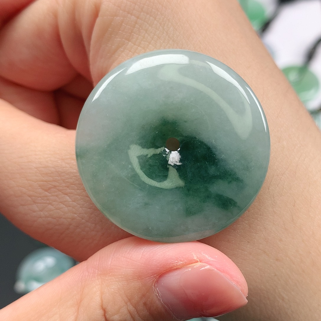 翡翠颈饰未镶嵌平安