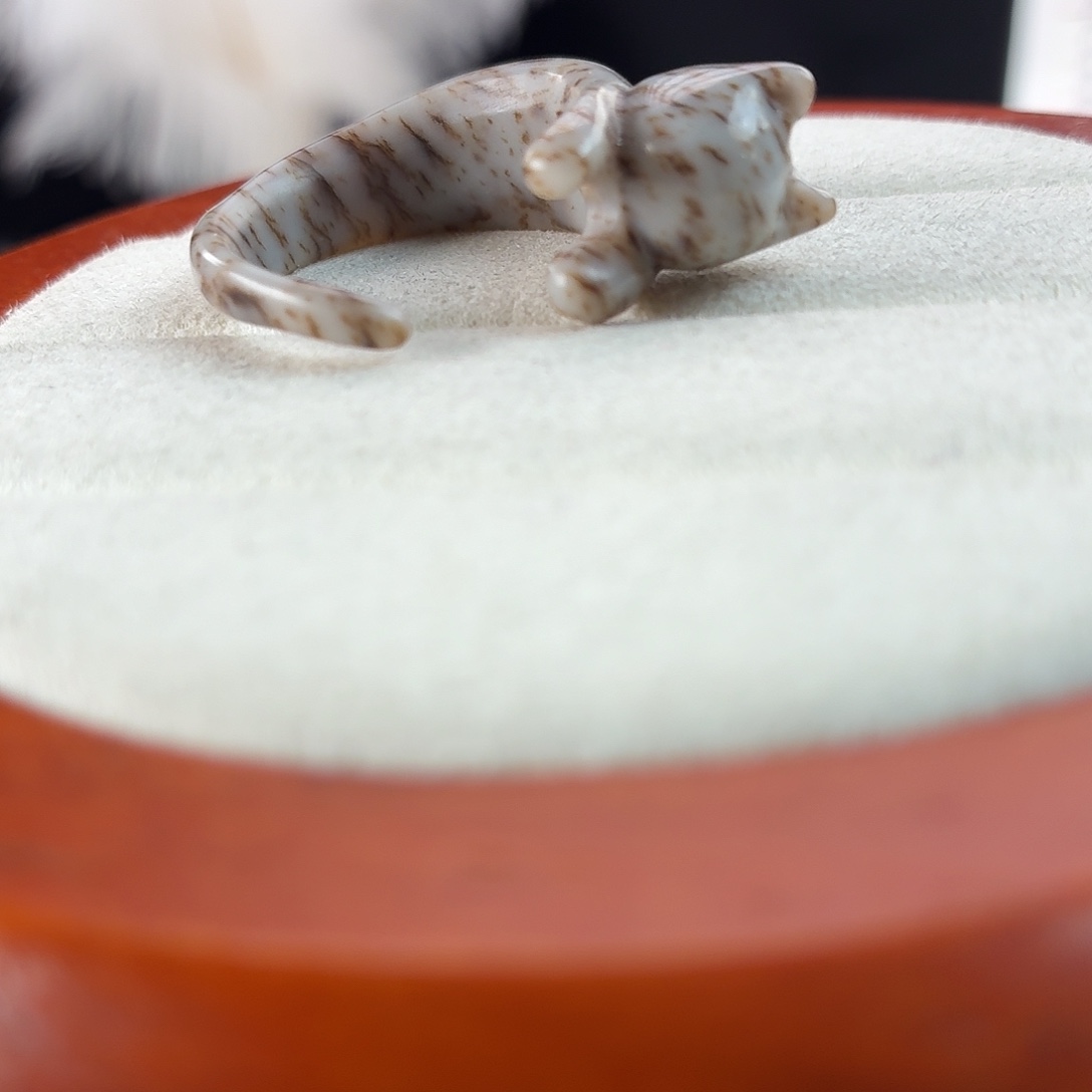 n***a和田玉未镶嵌戒指r3白底草花猫猫开口戒18.4