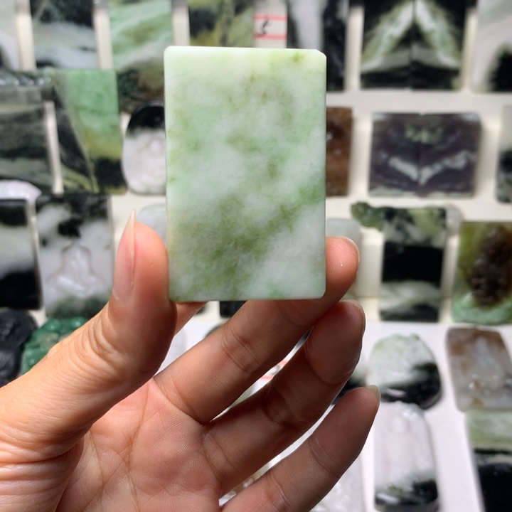 独山玉未镶嵌颈饰