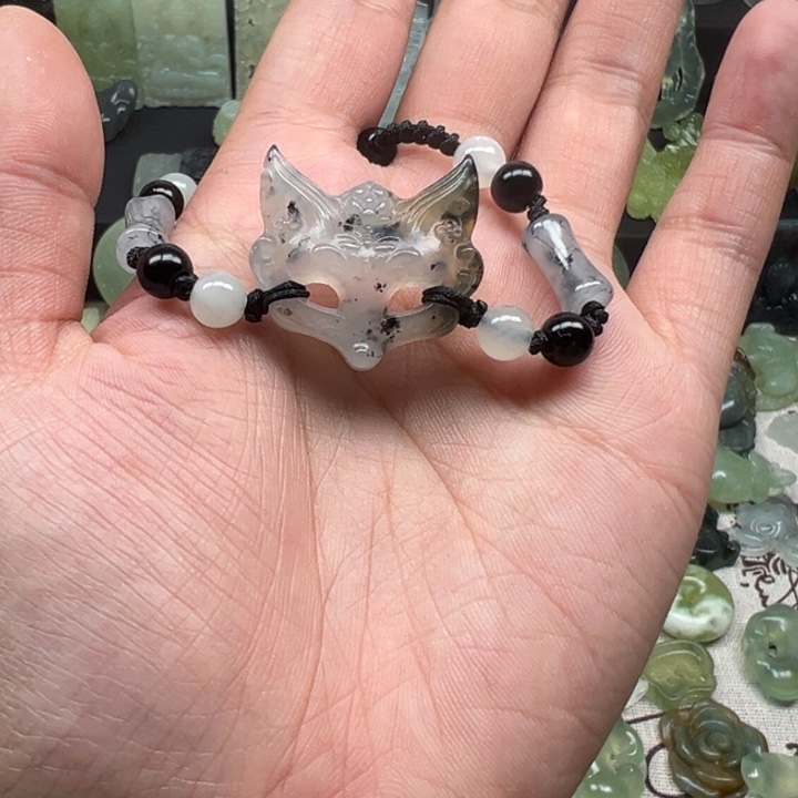 蛇纹石玉颈饰未镶嵌