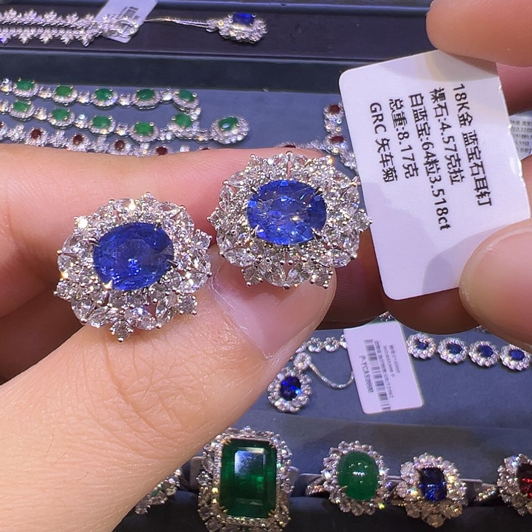 蓝宝石耳钉18K金镶嵌