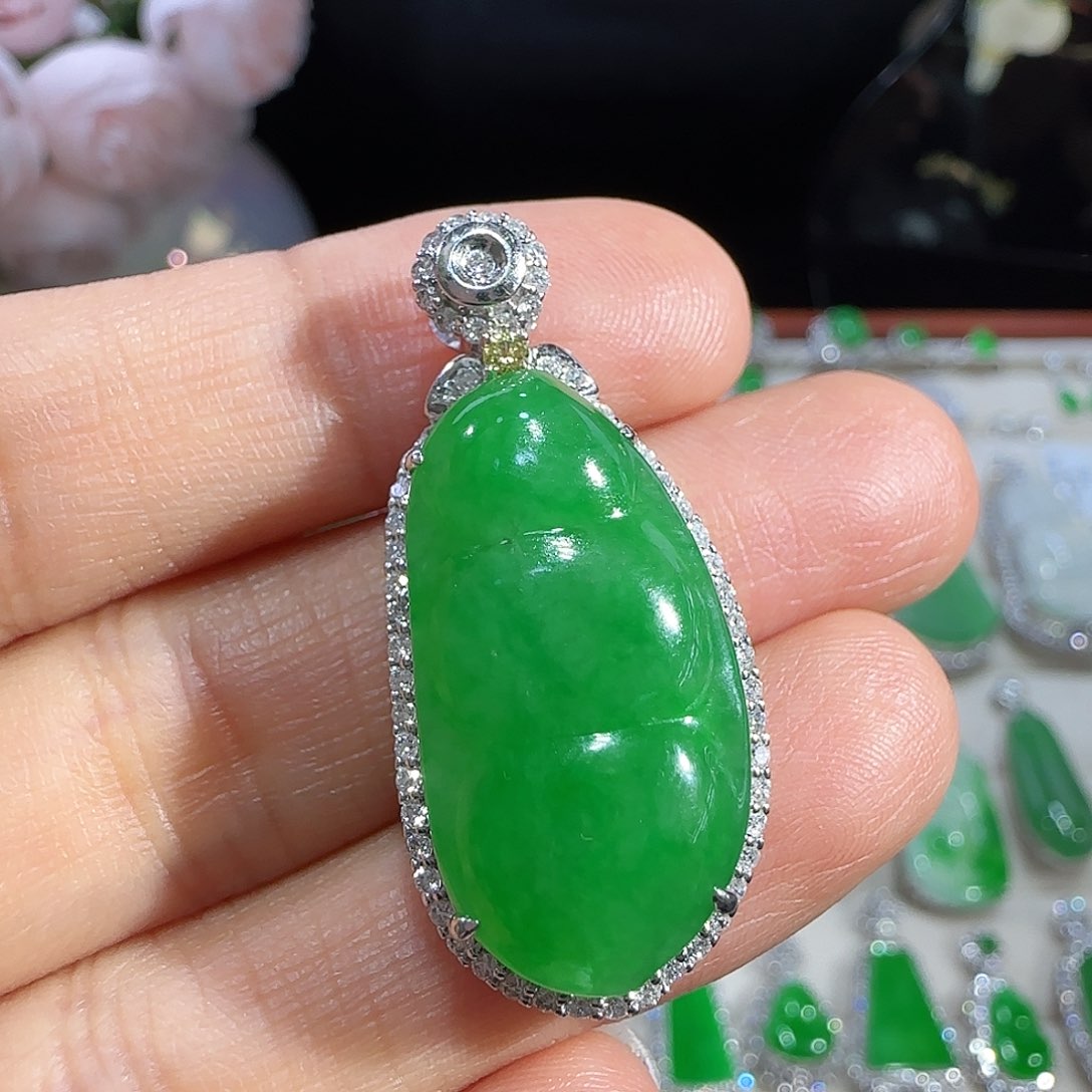 翡翠吊坠(不含链)18K金镶嵌