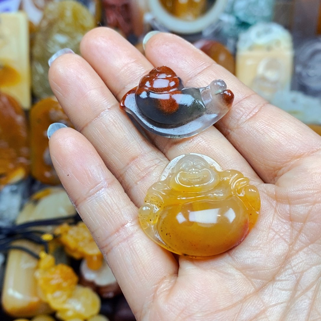 石英质玉（黄龙玉）未镶嵌颈饰