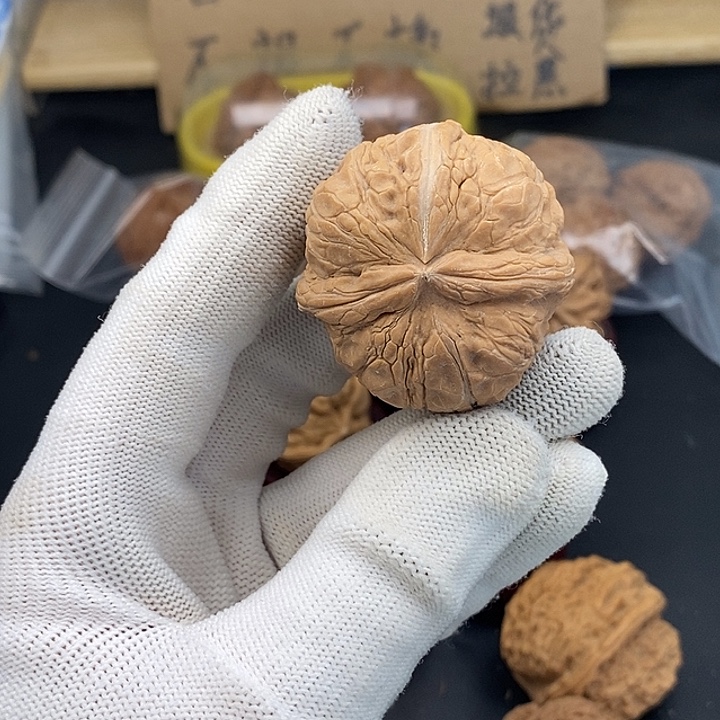 放***牛吊坠文玩核桃瑕疵