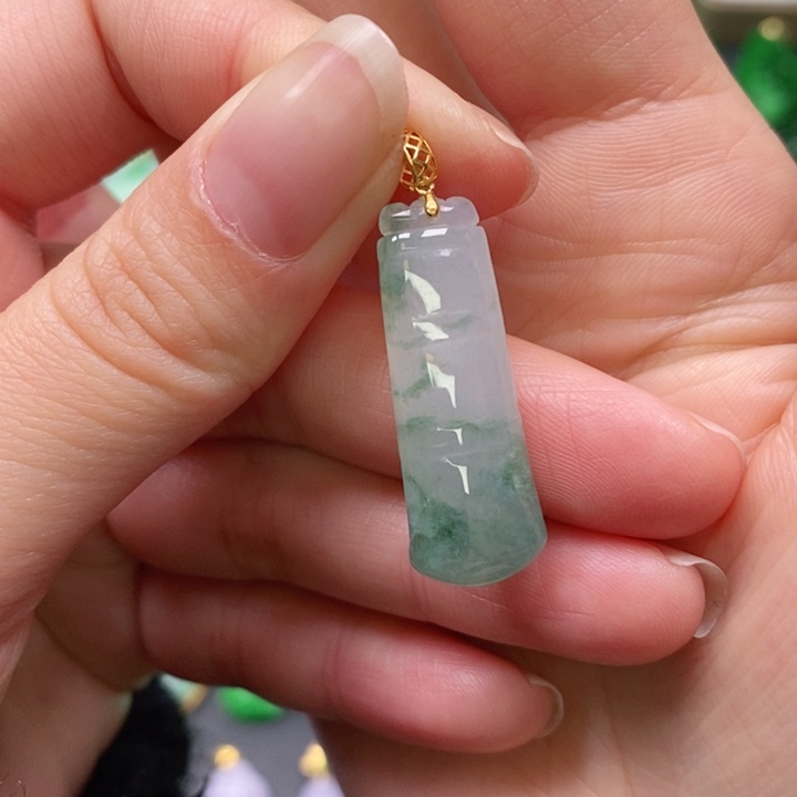 翡翠颈饰未镶嵌吊坠