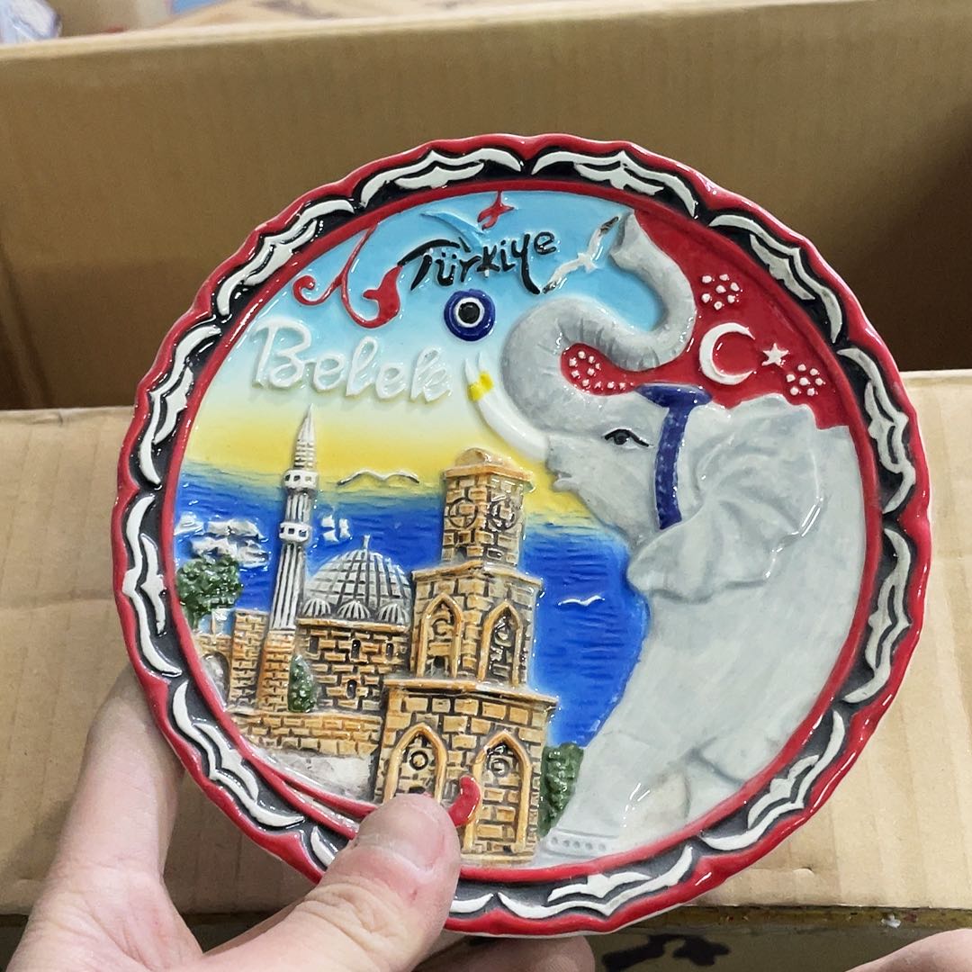 摆件   磕碰。  封釉。