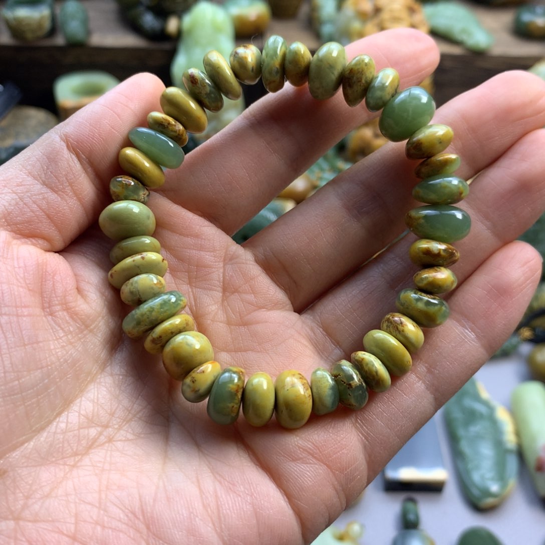 未镶嵌岫岩河磨玉（透闪石质玉）珠宝奇石沈****司