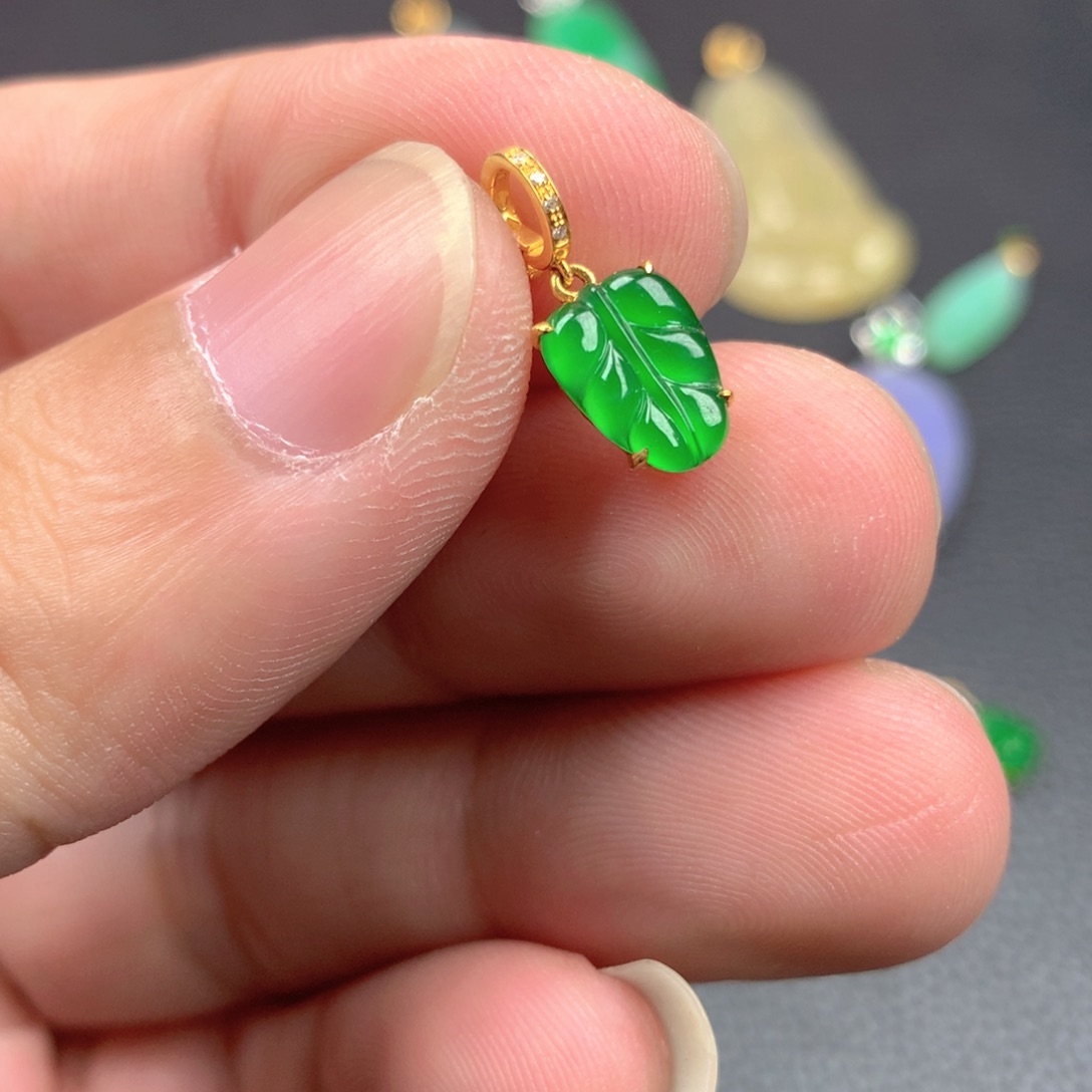 【闪购商品】翡翠18K金镶嵌颈饰翡翠