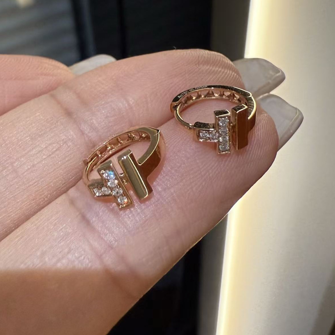 18K金镶嵌天然钻石    双T耳骨圈