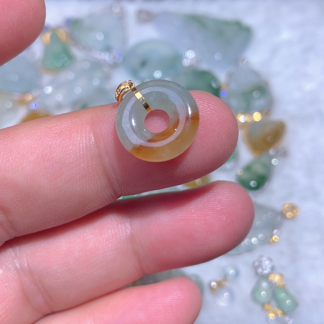 翡翠18K金镶嵌颈饰