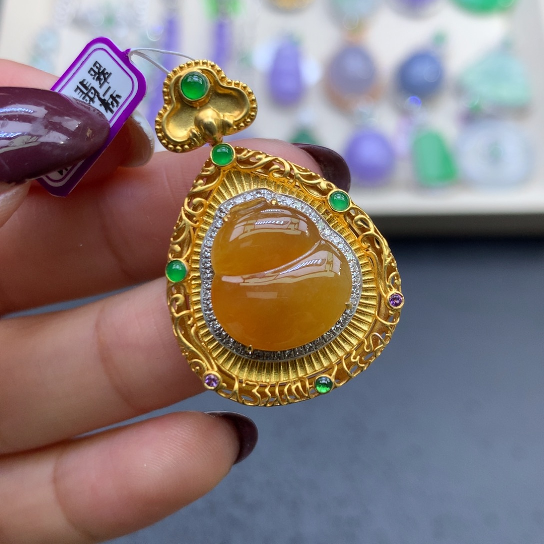 翡翠18K金镶嵌颈饰