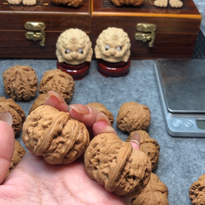 桃核把件42元宝。