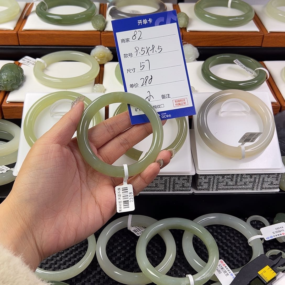 和田玉手镯未镶嵌小*饨