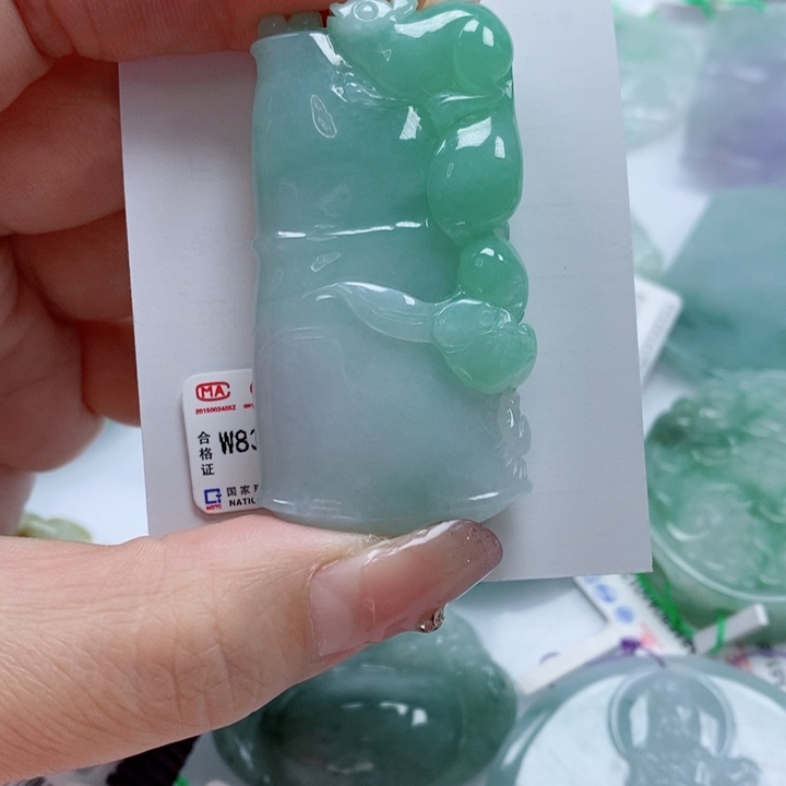 翡翠颈饰未镶嵌天然a货翡翠