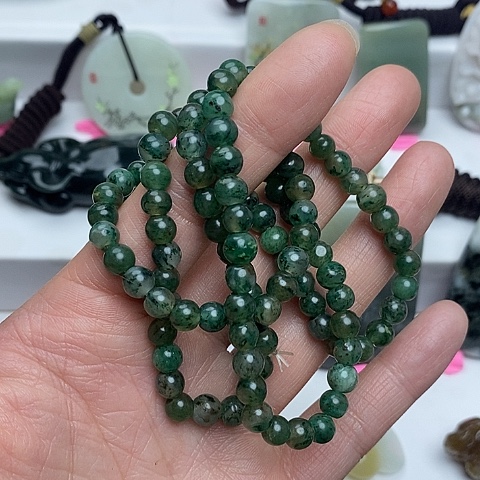 独山玉颈饰未镶嵌