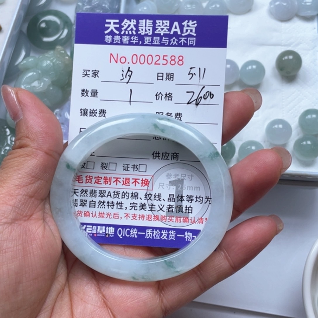 翡翠未镶嵌颈饰汐*