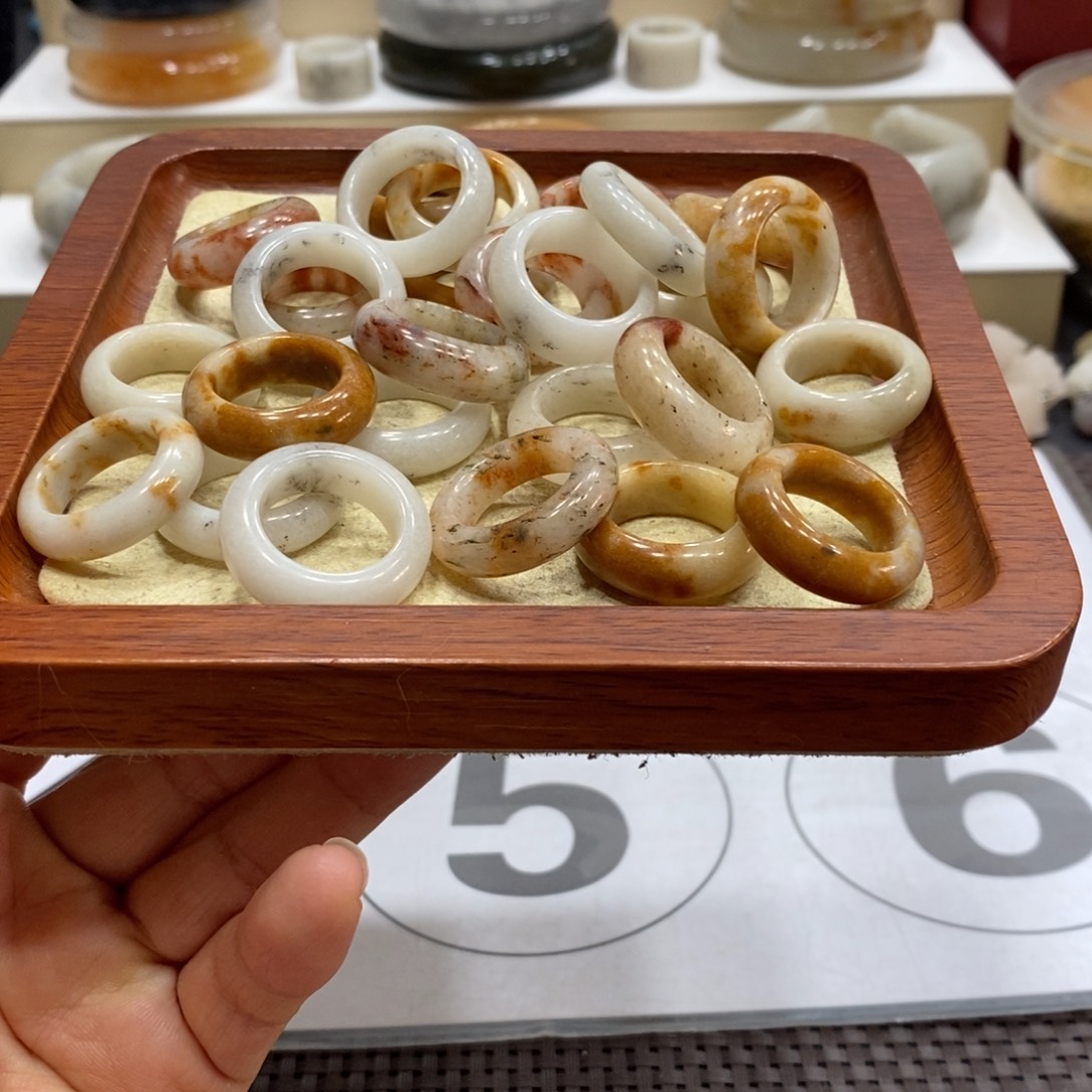 石英质玉未镶嵌手镯