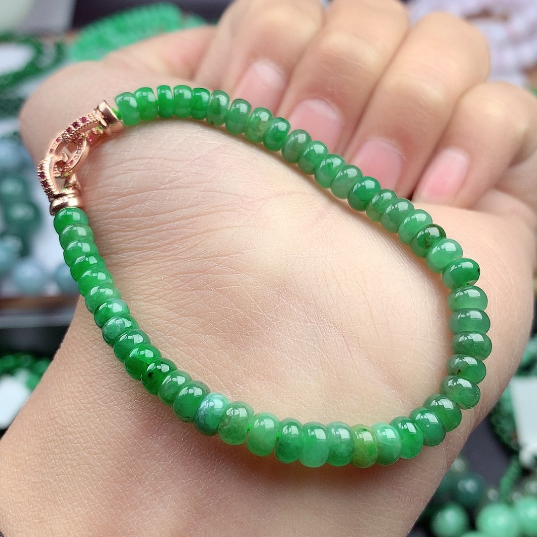 翡翠颈饰未镶嵌手串