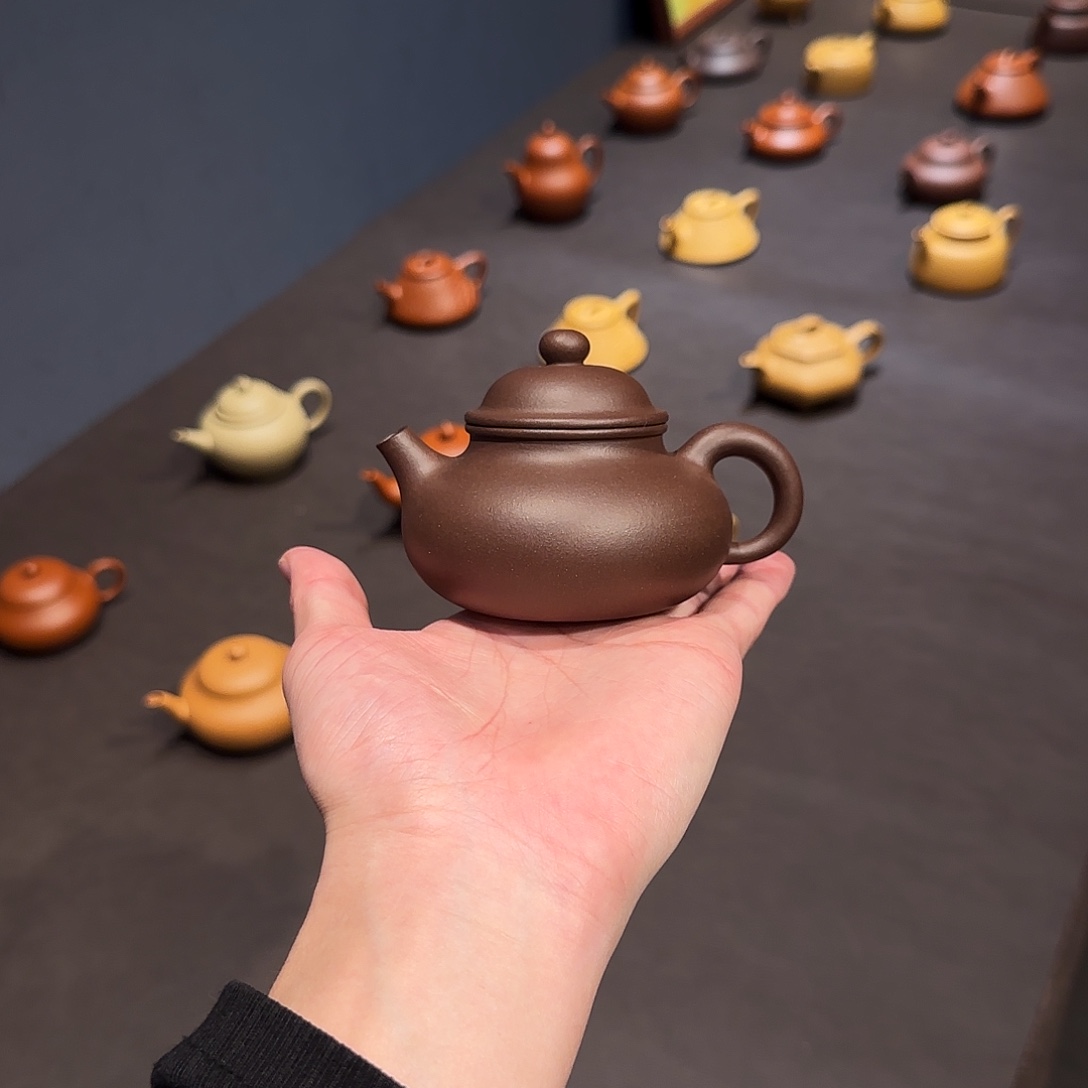 该***区茶壶紫砂容天 乌泥 160cc