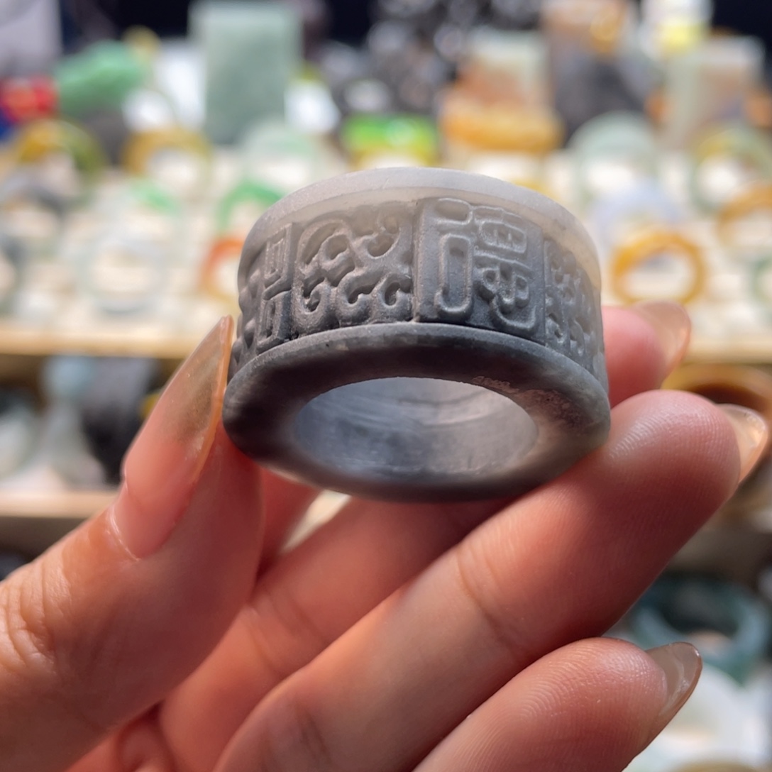 定制翡翠未镶嵌戒指