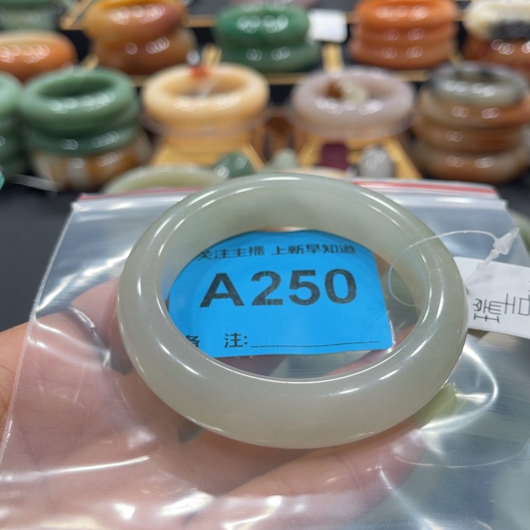 石英质玉未镶嵌手镯